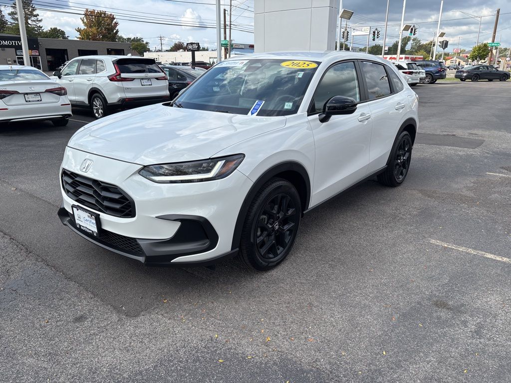 2025 Honda HR-V Sport photo 2