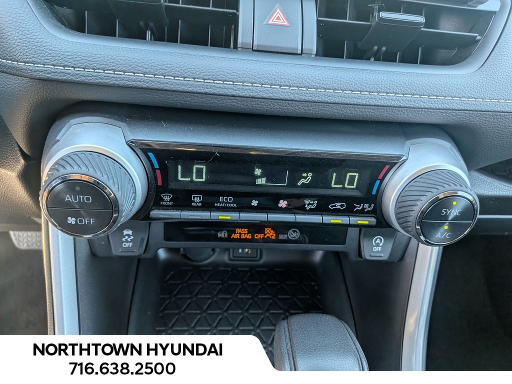2025 Toyota RAV4 XLE - Photo 17