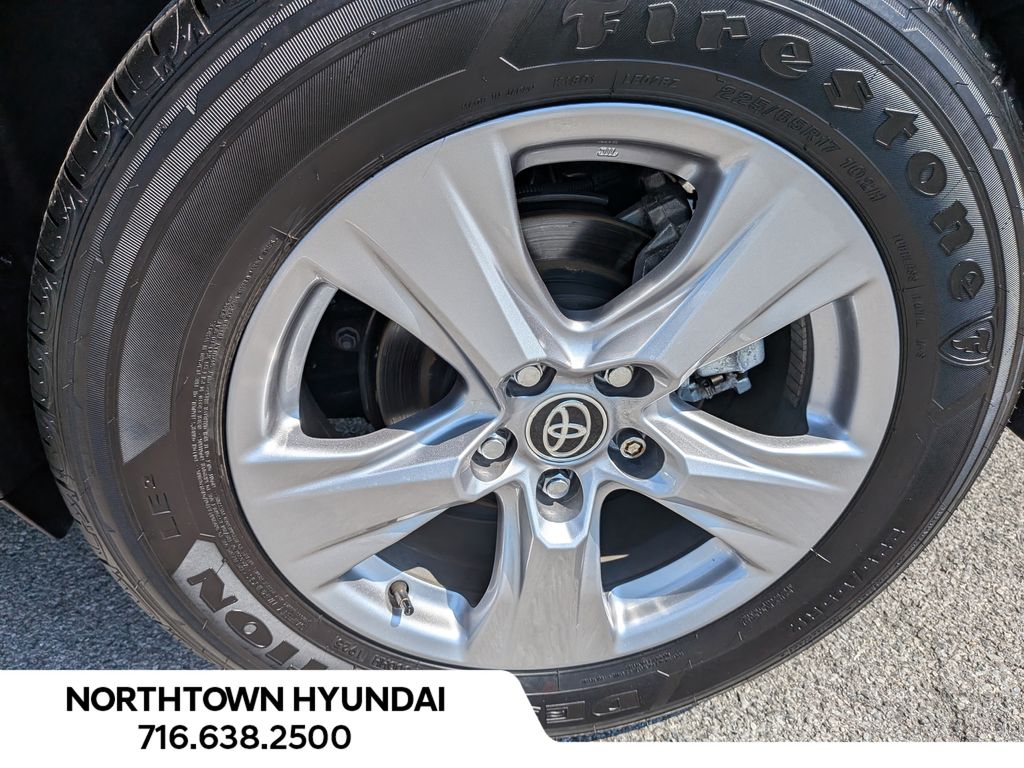 2025 Toyota RAV4 XLE - Photo 43