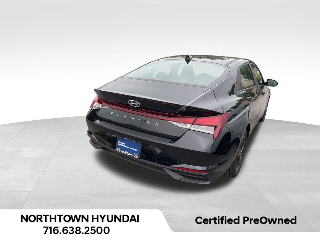2023 Hyundai Elantra SEL photo 2