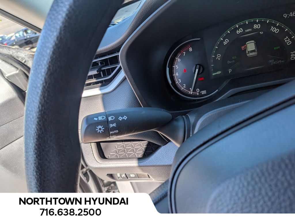 2025 Toyota RAV4 XLE - Photo 26