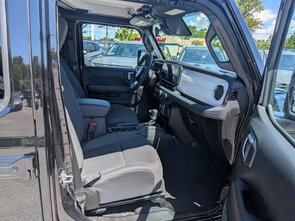 2026 Jeep Wrangler 4-Door Sahara - Photo 37