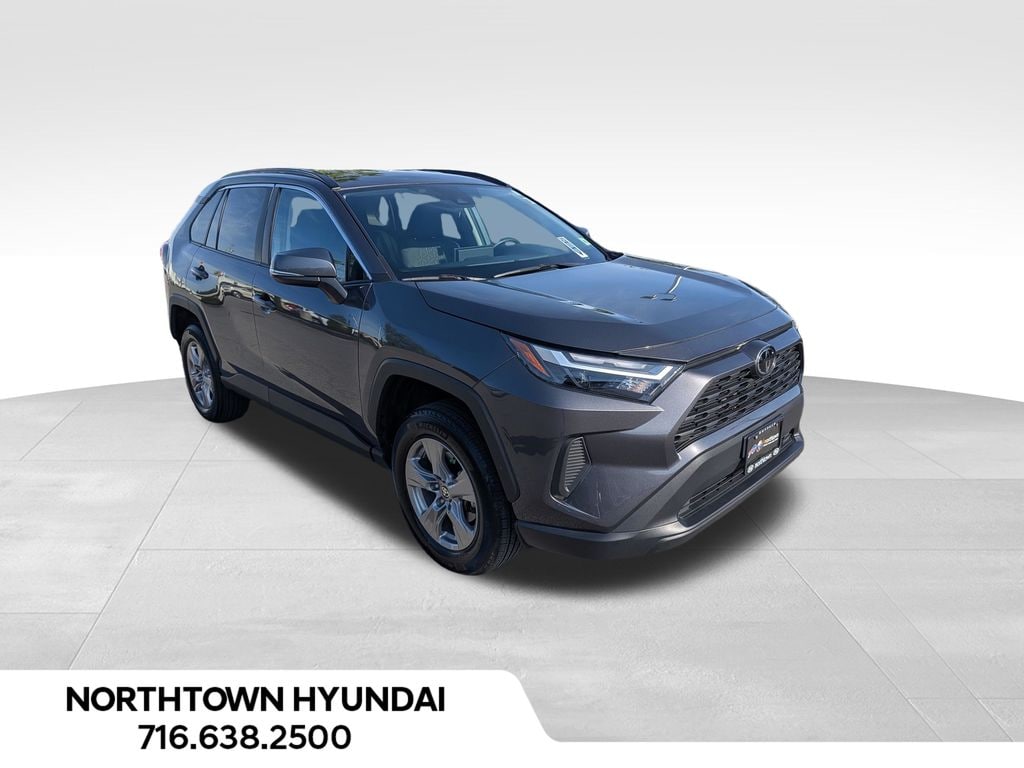 2025 Toyota RAV4 XLE - Photo 14