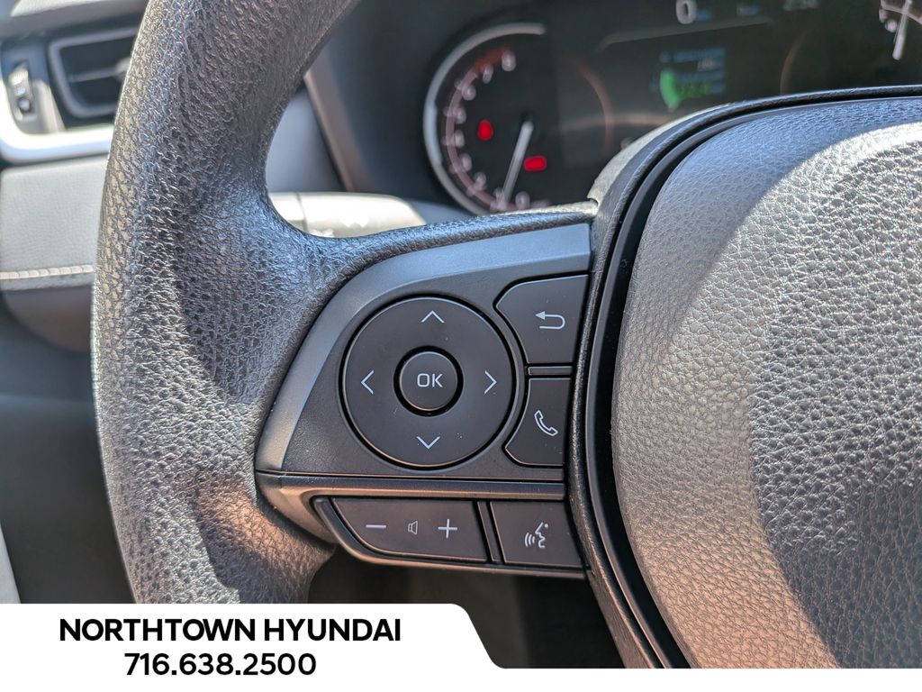 2025 Toyota RAV4 XLE - Photo 24
