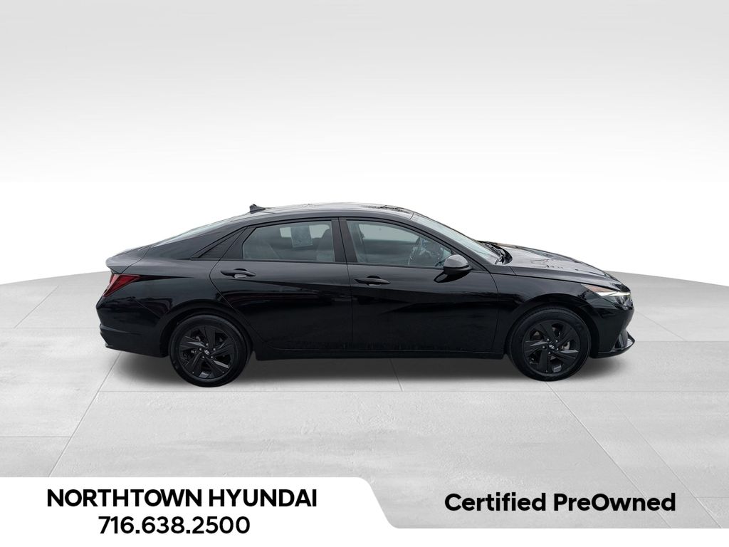 2023 Hyundai Elantra SEL photo 2