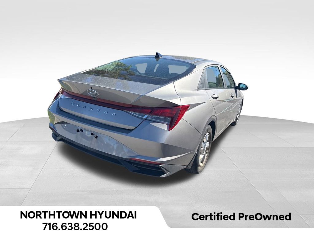 2023 Hyundai Elantra SE photo 2