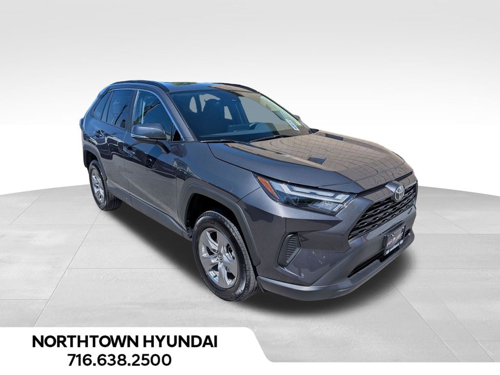 2025 Toyota RAV4 XLE - Photo 10