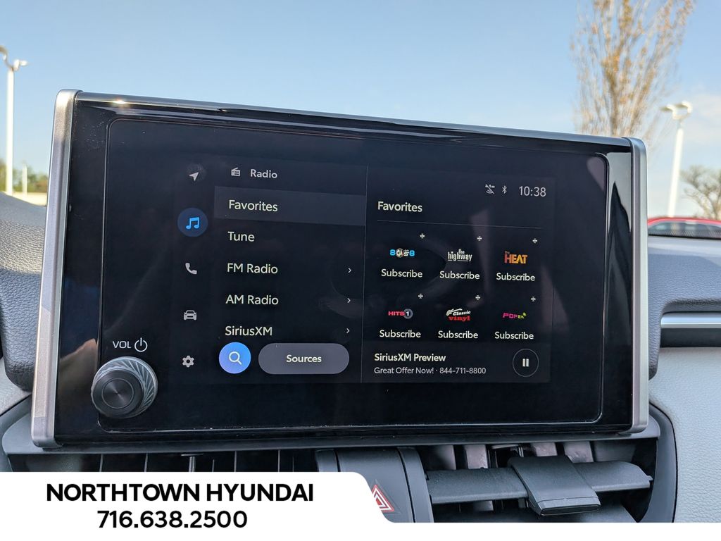 2025 Toyota RAV4 XLE - Photo 22