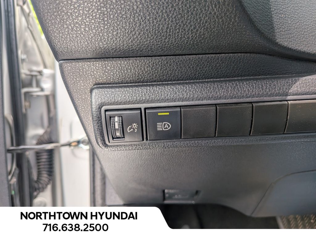 2020 Toyota Corolla LE - Photo 26