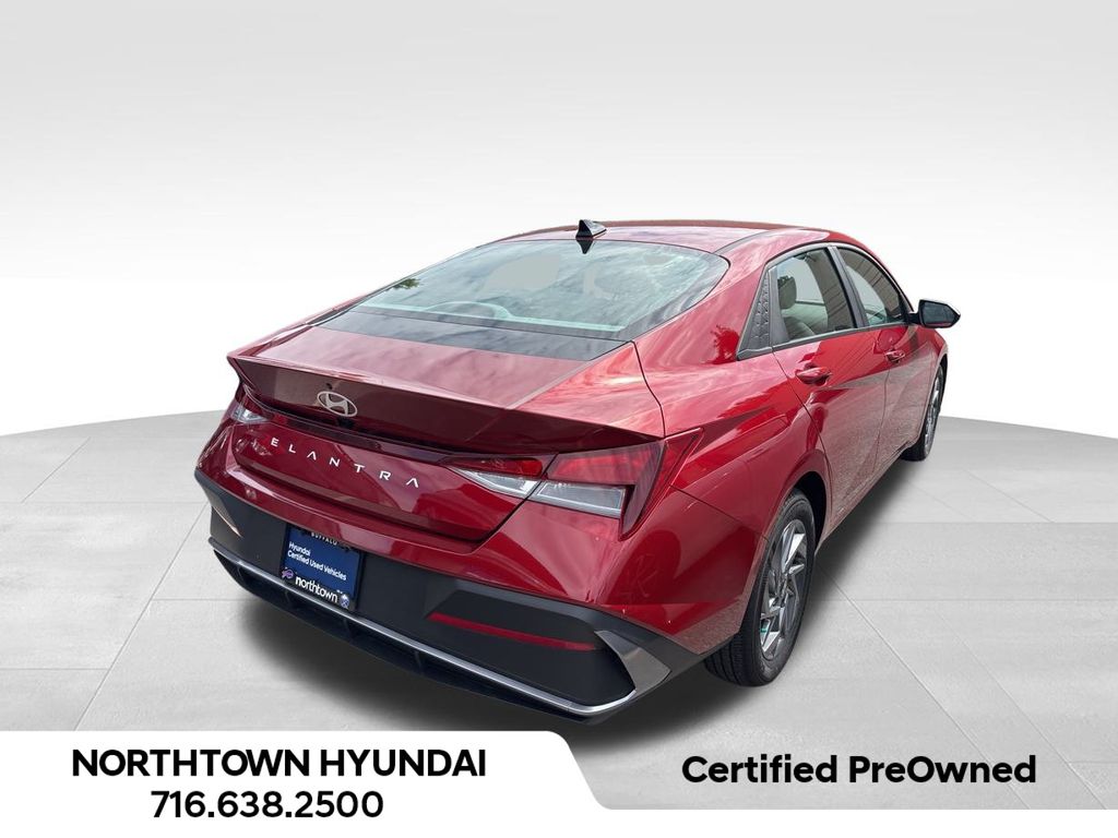 2024 Hyundai Elantra SEL photo 2