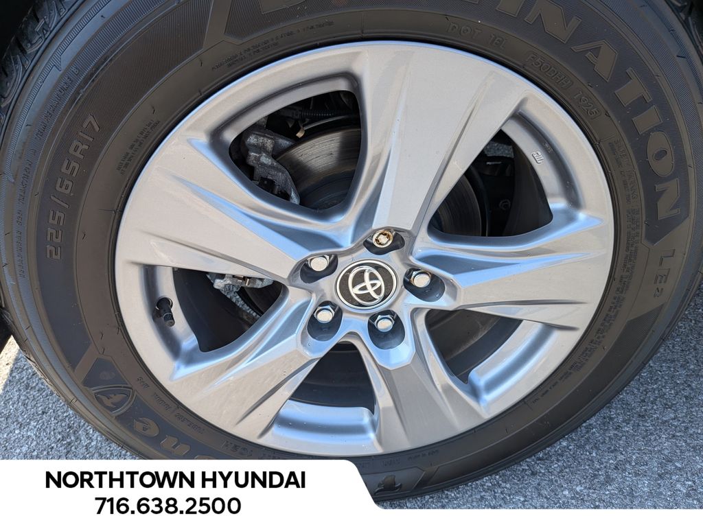 2025 Toyota RAV4 XLE - Photo 44
