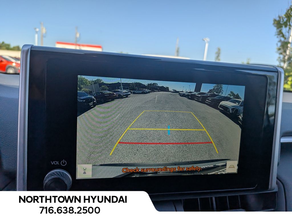 2025 Toyota RAV4 XLE - Photo 20