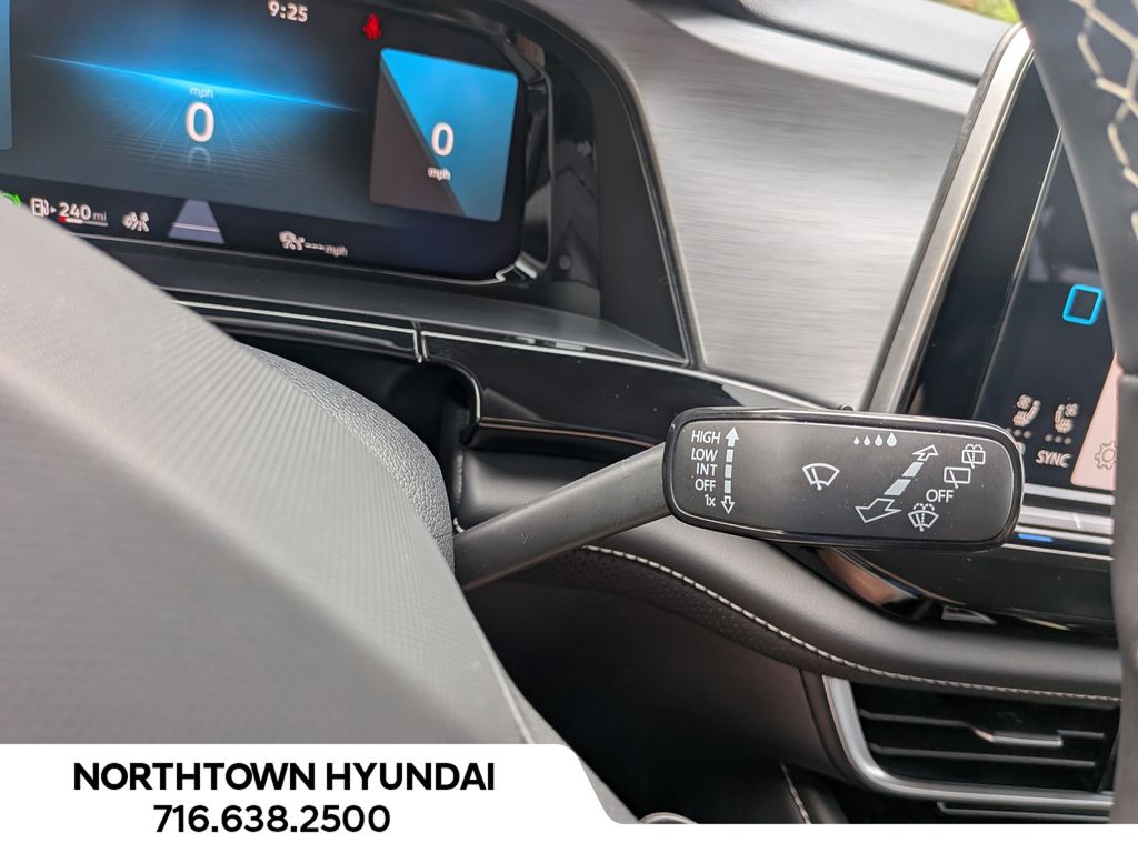 2026 Volkswagen Atlas Cross Sport SE w/Tech - Photo 23