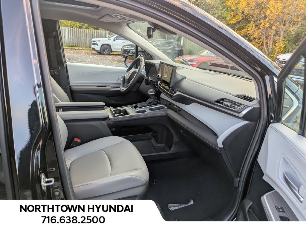 2026 Toyota Sienna XLE - Photo 38