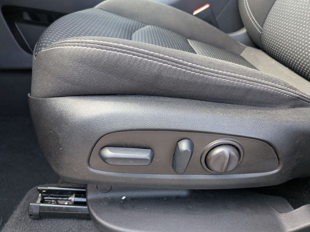 2023 GMC Terrain SLE - Photo 30