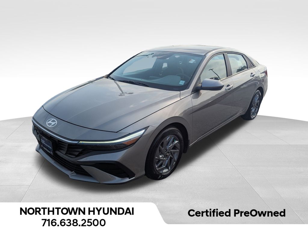 2024 Hyundai Elantra SEL photo 3