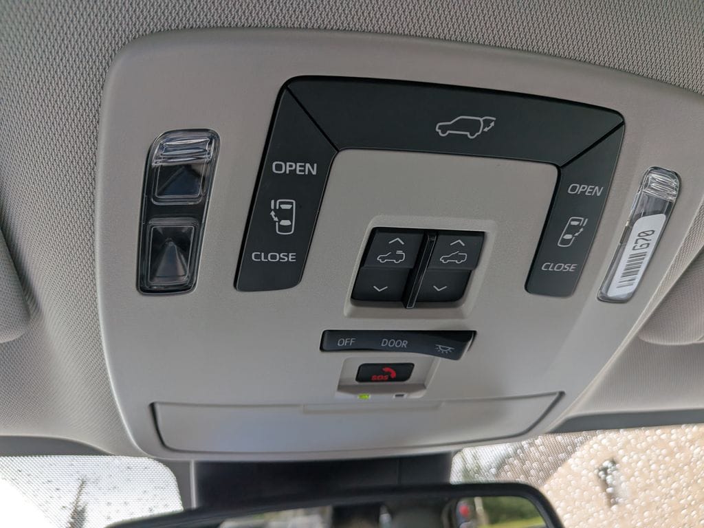 2026 Toyota Sienna XLE - Photo 23