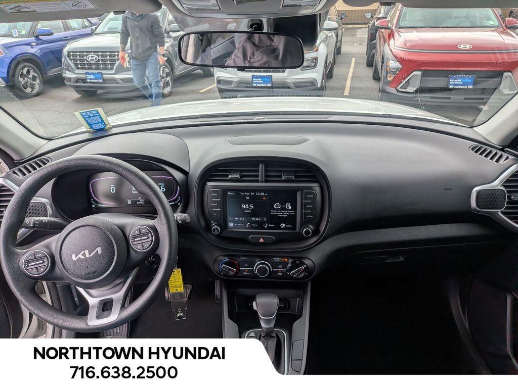 2023 Kia Soul LX - Photo 6