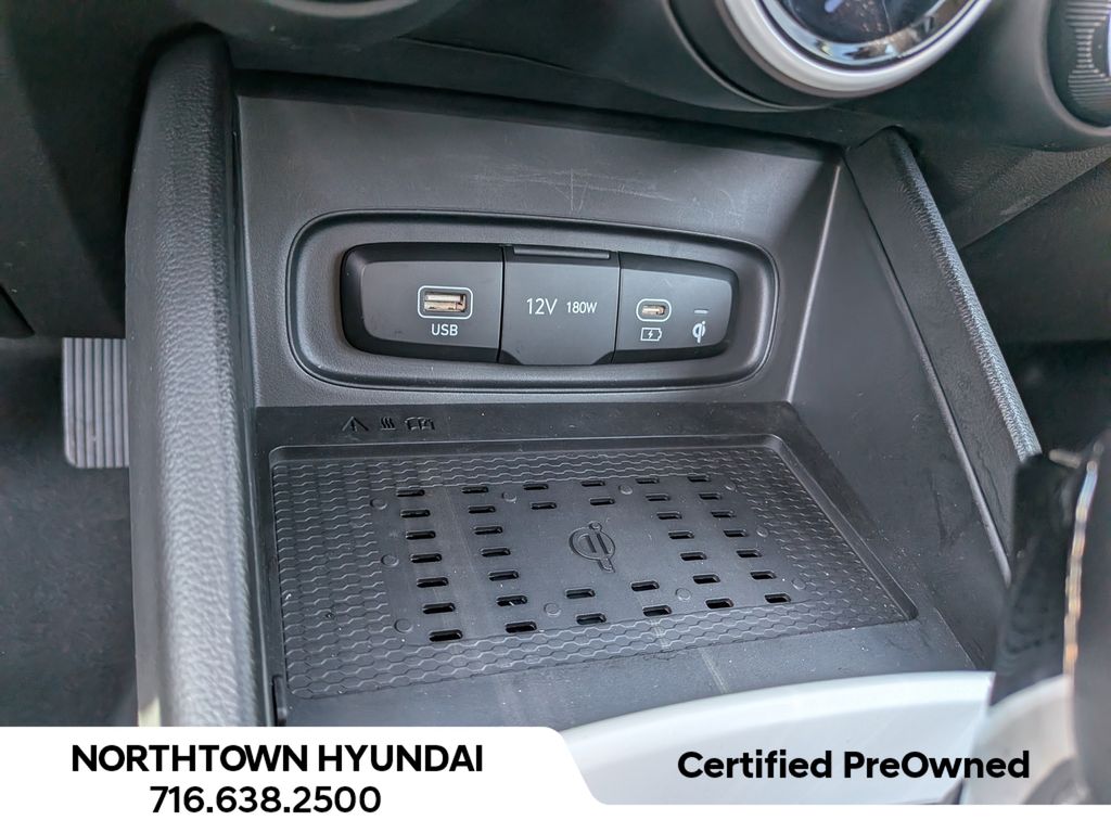2025 Hyundai Venue Limited - Photo 18