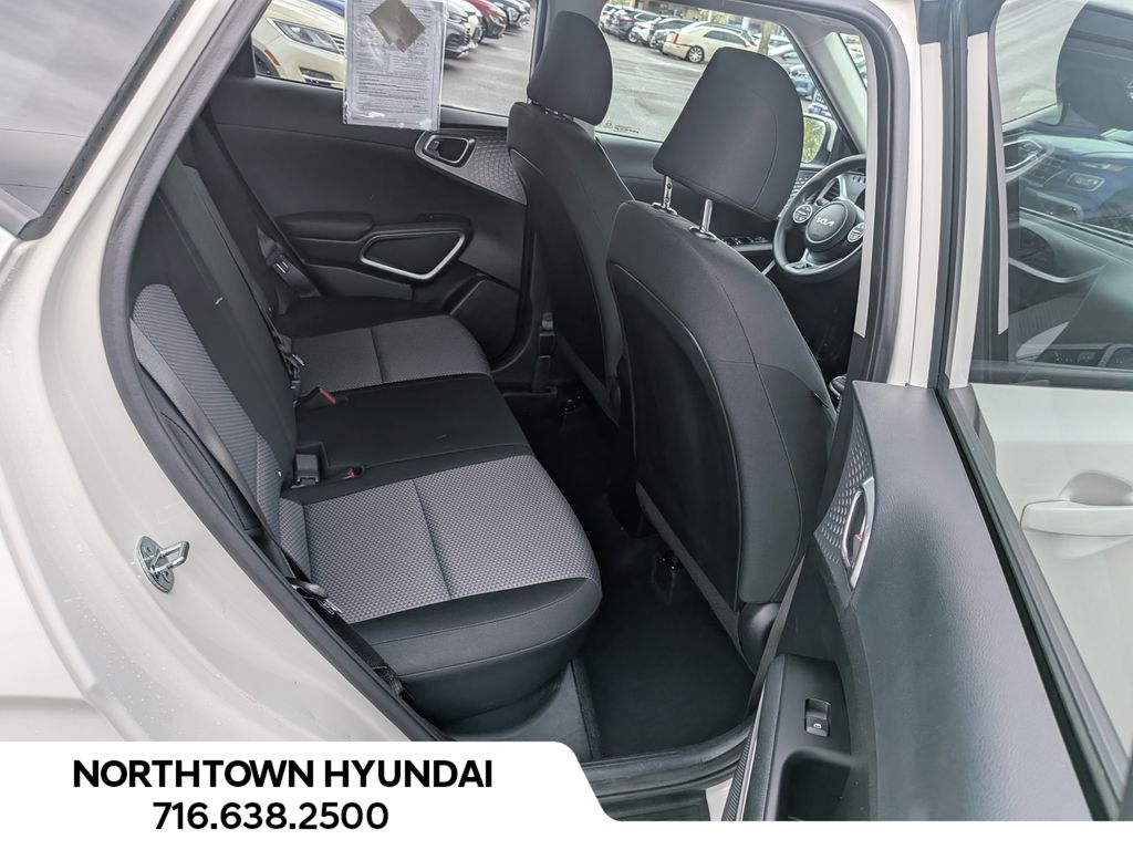 2023 Kia Soul LX - Photo 30