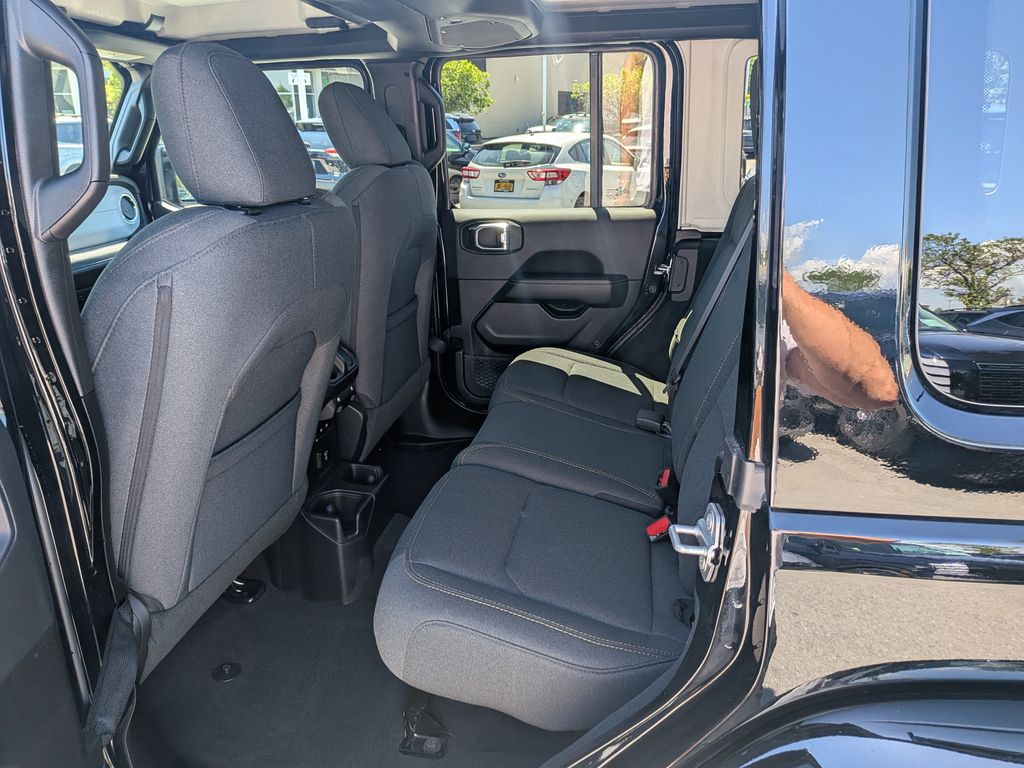 2026 Jeep Wrangler 4-Door Sahara - Photo 33