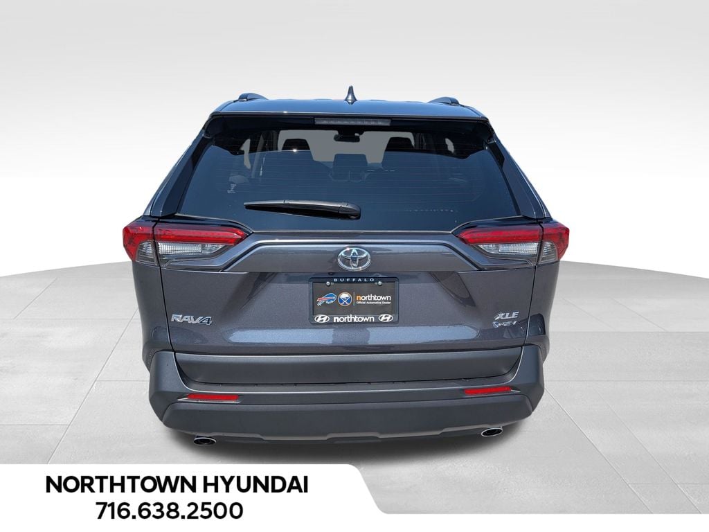 2025 Toyota RAV4 XLE - Photo 14
