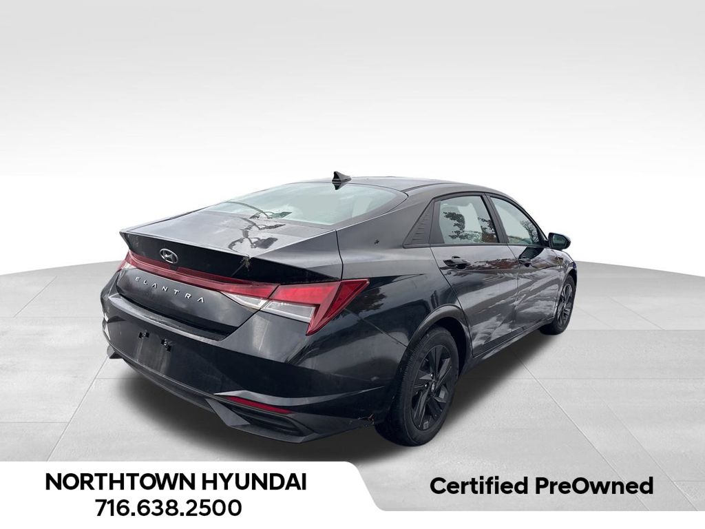 2023 Hyundai Elantra SEL photo 3