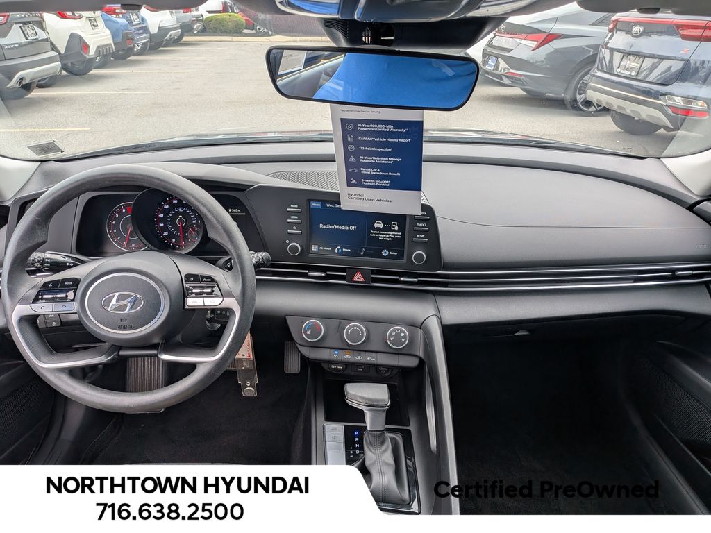 2023 Hyundai Elantra SE photo 2