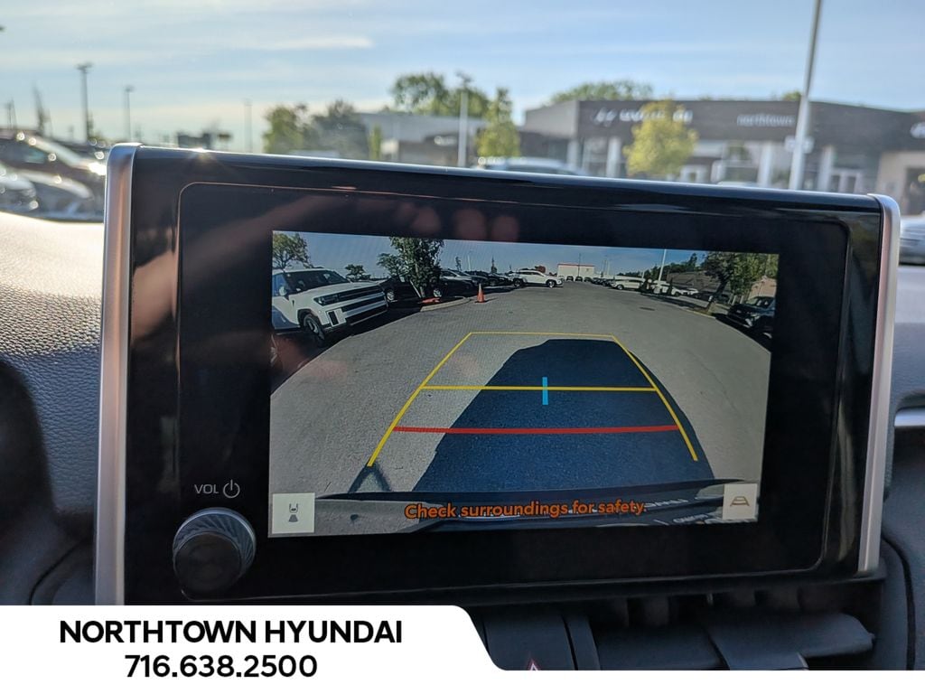 2025 Toyota RAV4 XLE - Photo 12