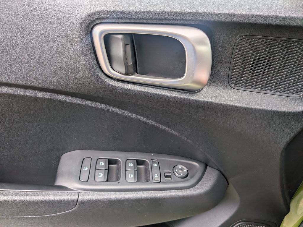 2023 Hyundai Venue SEL - Photo 28
