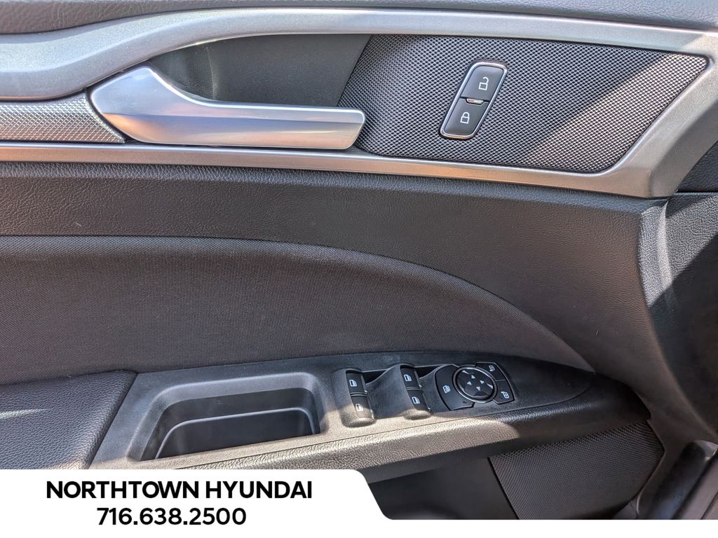 2020 Ford Fusion SE - Photo 30