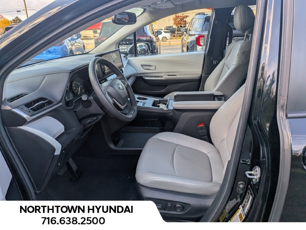 2026 Toyota Sienna XLE - Photo 10