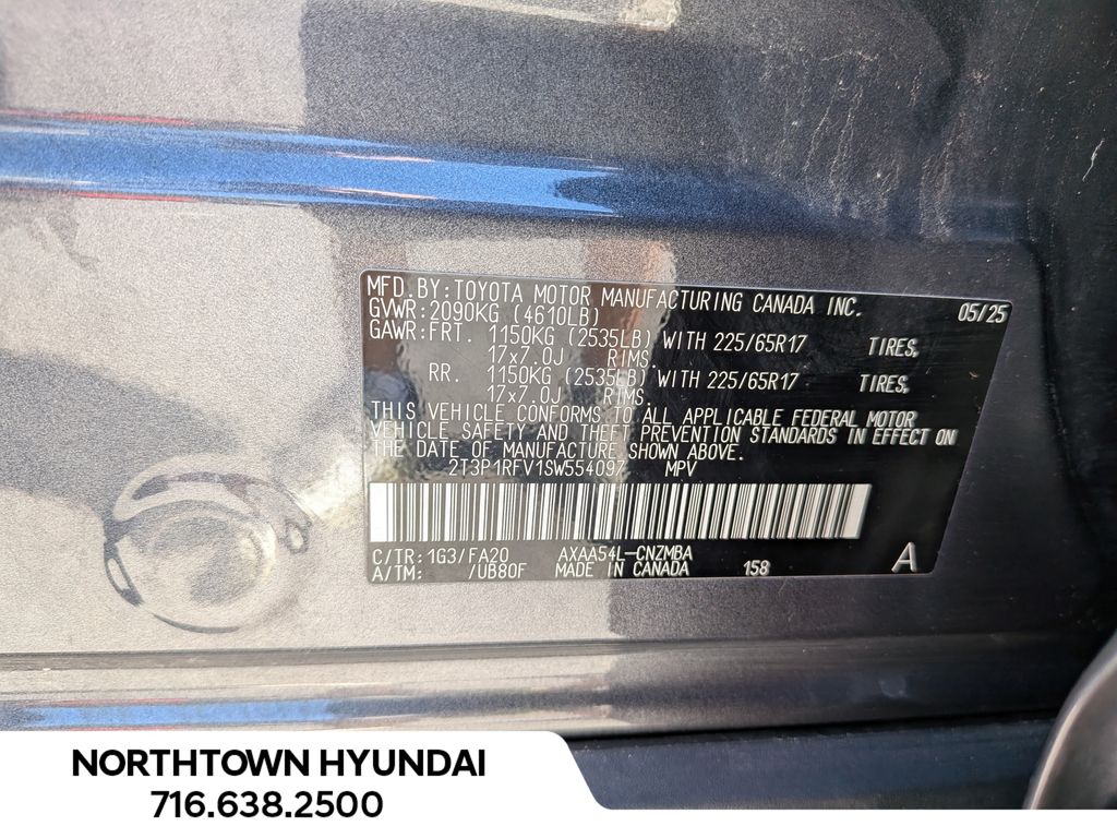 2025 Toyota RAV4 XLE - Photo 36