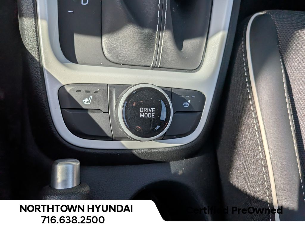 2025 Hyundai Venue Limited - Photo 17