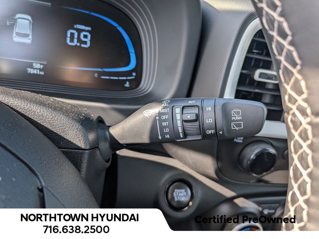 2025 Hyundai Venue Limited - Photo 28