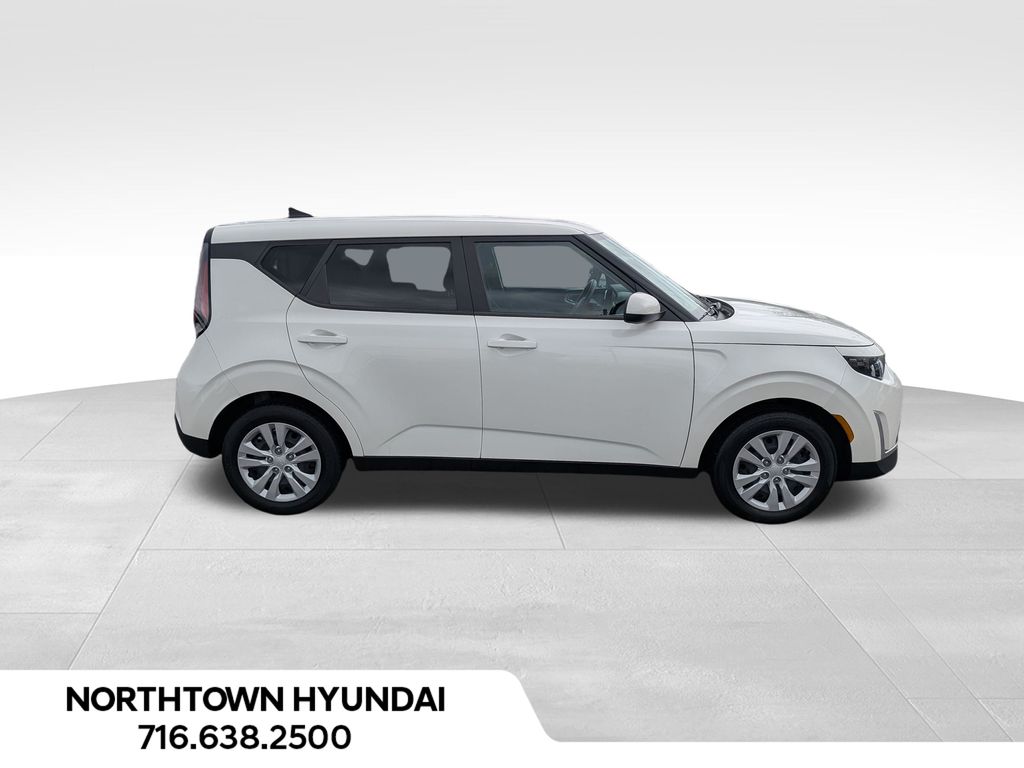 2023 Kia Soul LX - Photo 11