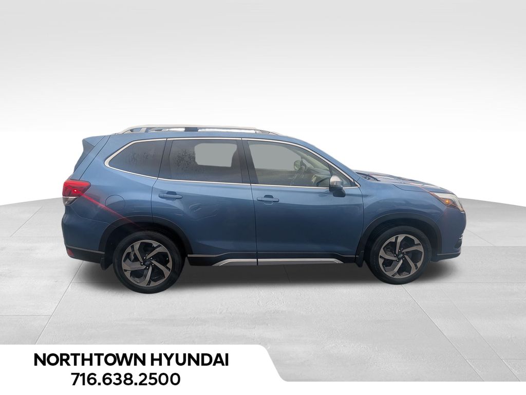 2022 Subaru Forester Touring photo 2
