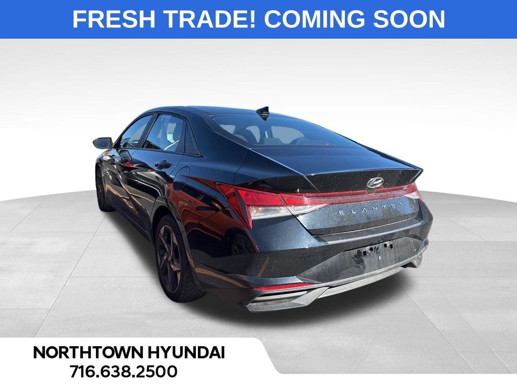 2023 Hyundai Elantra SEL photo 3