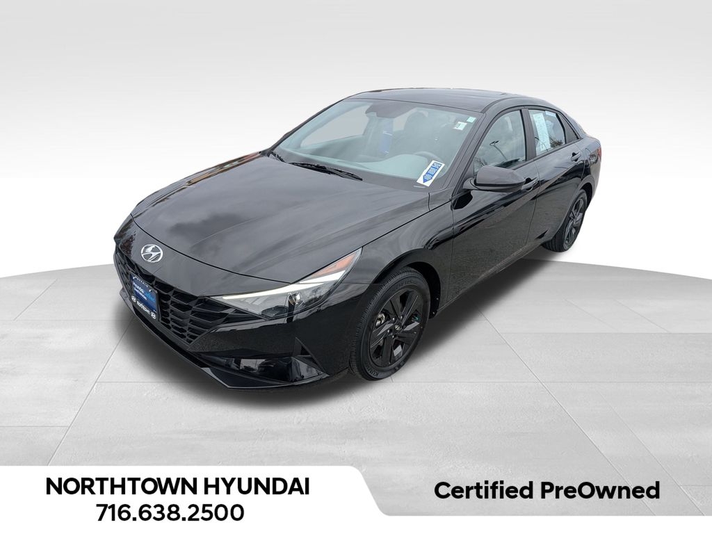 2023 Hyundai Elantra SEL photo 3