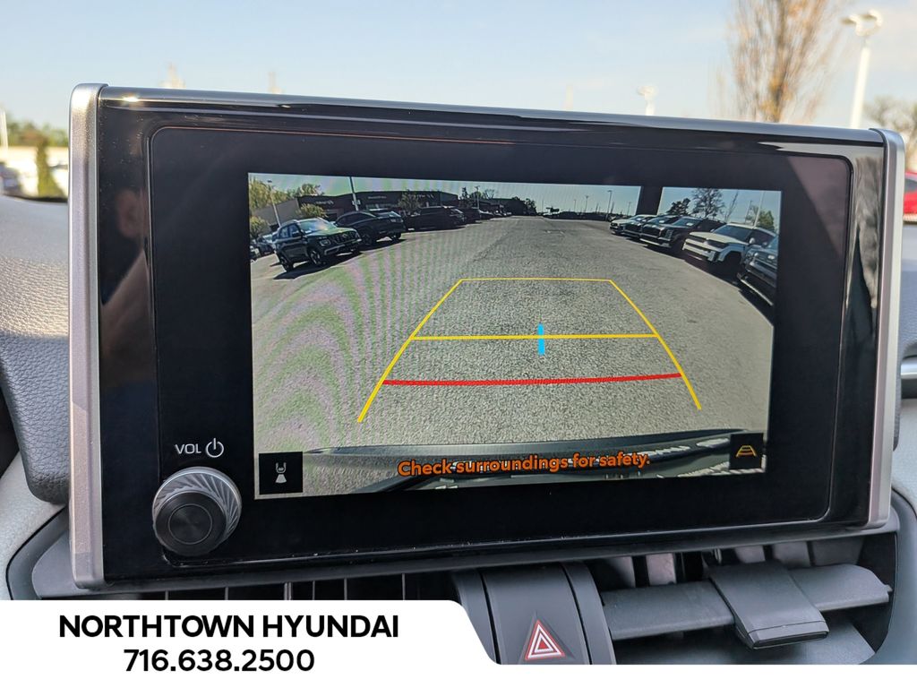 2025 Toyota RAV4 XLE - Photo 20