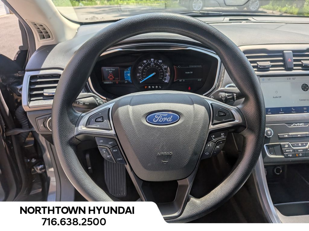 2020 Ford Fusion SE - Photo 8