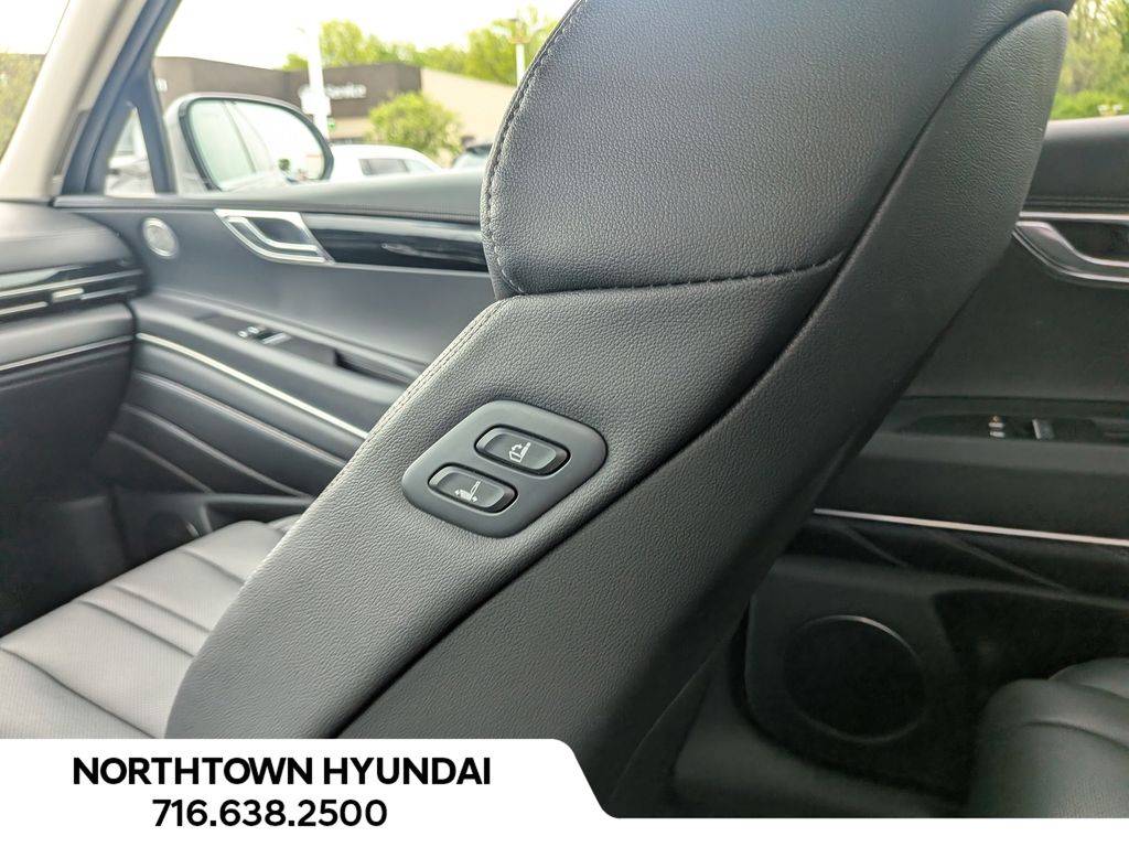 2025 GENESIS GV80 Standard - Photo 37
