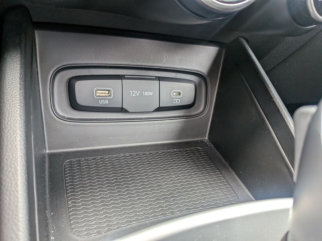 2023 Hyundai Venue SEL - Photo 16