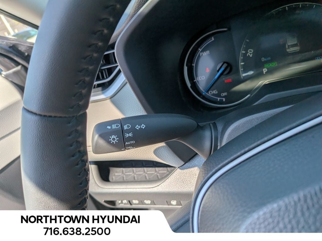 2025 Toyota RAV4 XLE - Photo 27
