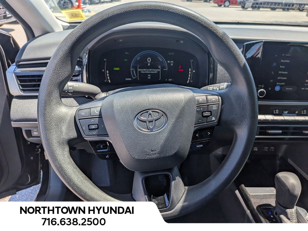 2025 Toyota Camry LE - Photo 7