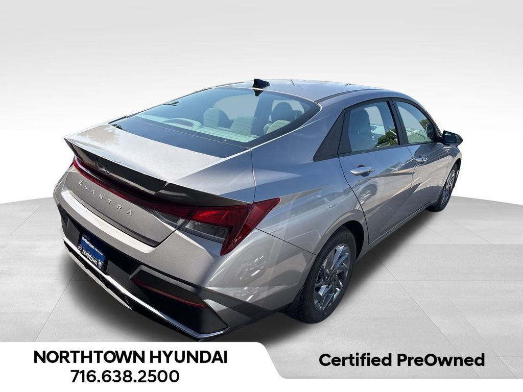 2024 Hyundai Elantra SEL photo 2