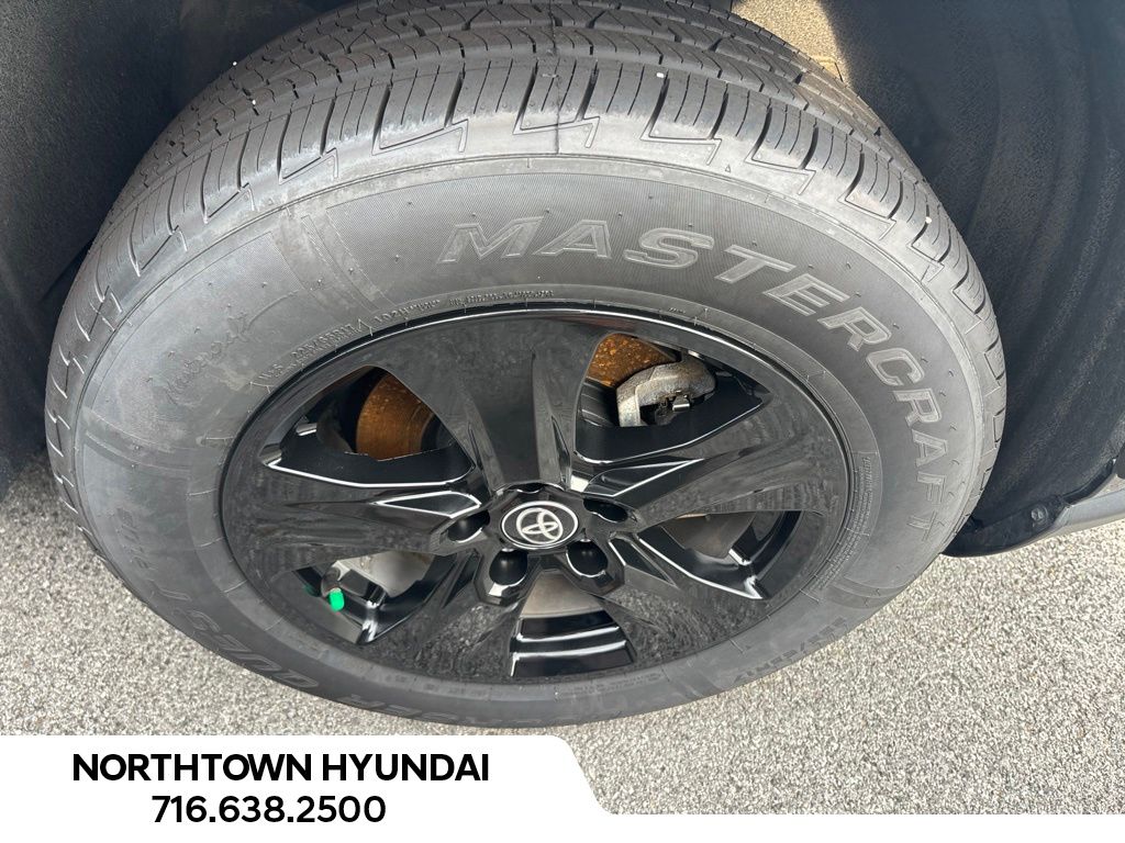 2025 Toyota RAV4 XLE - Photo 34