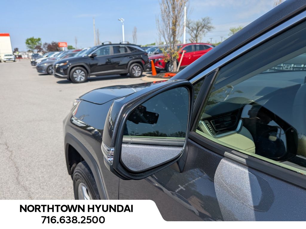 2025 Toyota RAV4 XLE - Photo 40