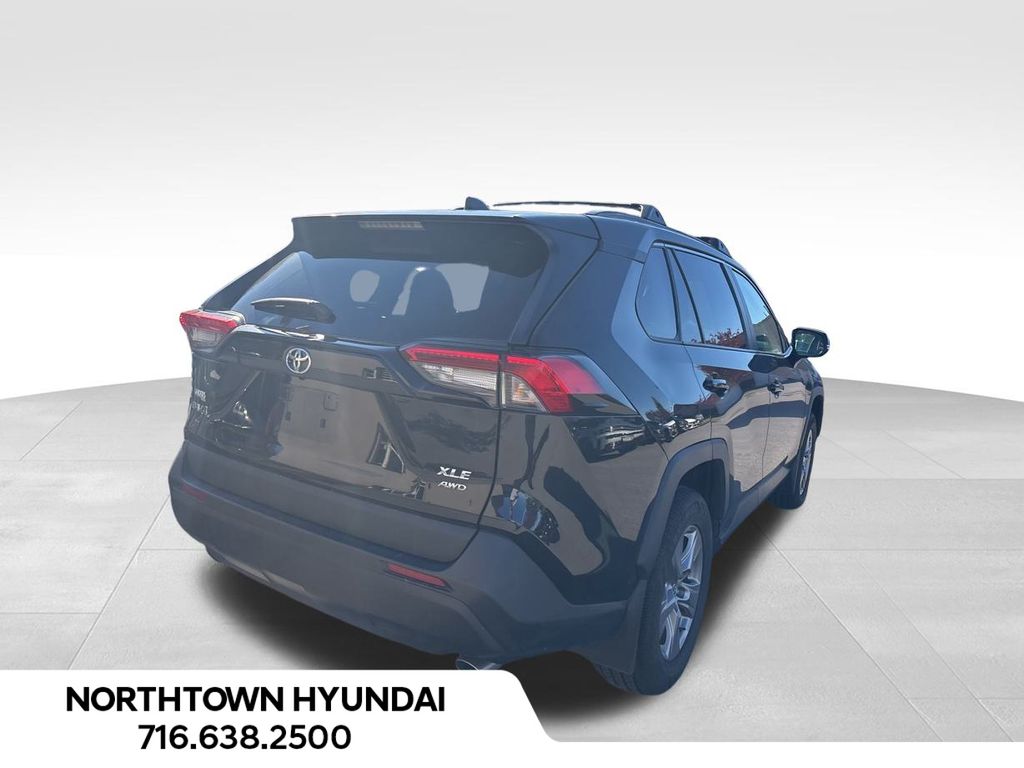 2024 Toyota RAV4 XLE photo 3