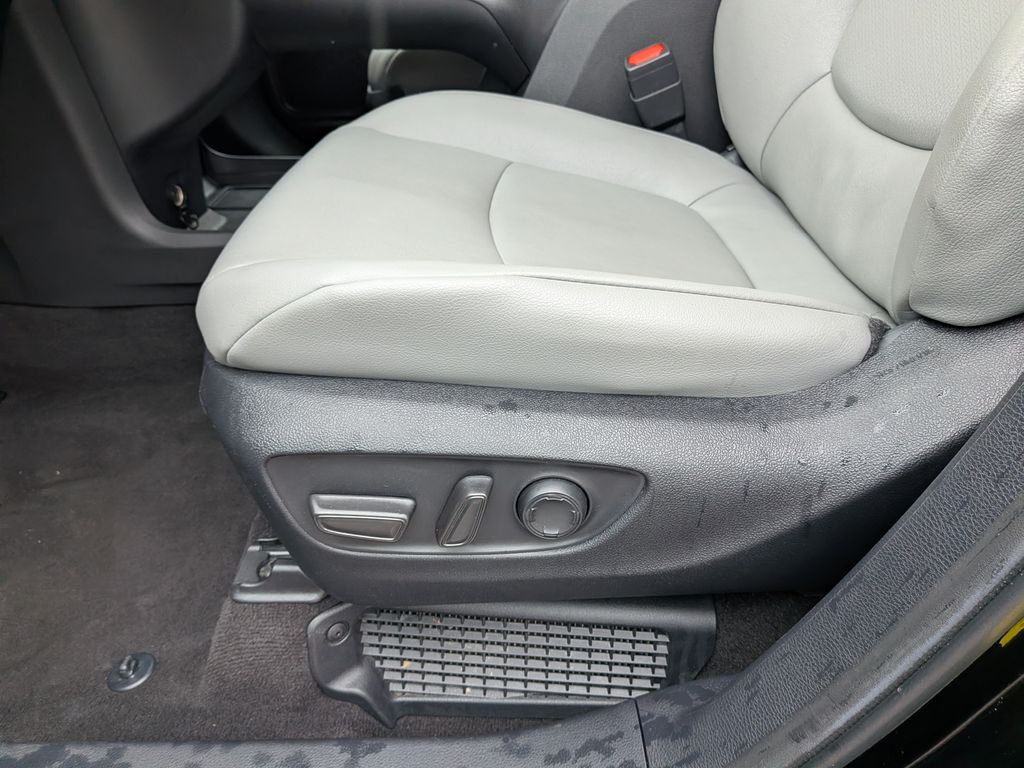 2026 Toyota Sienna XLE - Photo 30